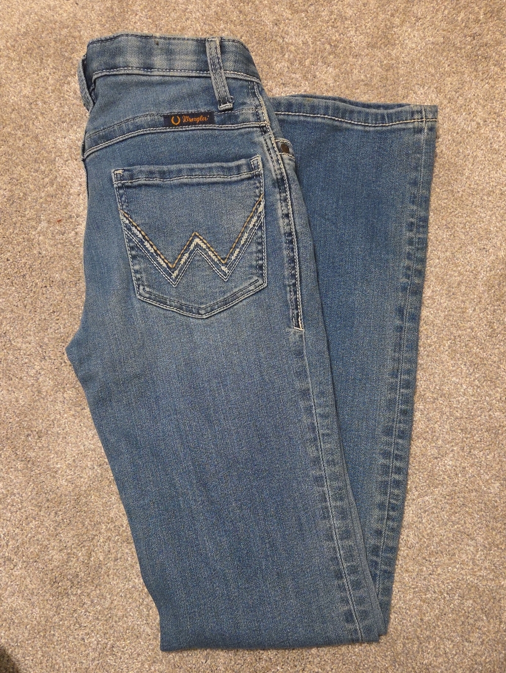 Wrangler Women's Classic Medium Blue Straight-Leg Jeans